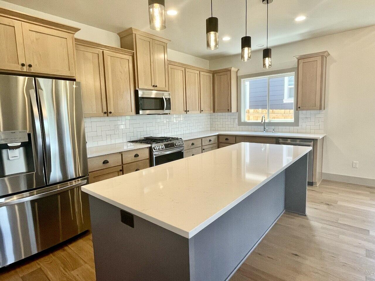 371 Randy Street Ashland, OR 97520 - Photo 8 of 35 Kitchen