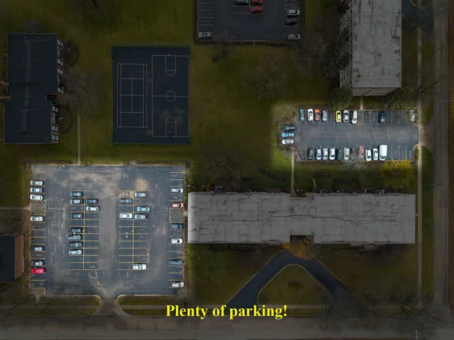 $215,000 | 2315 East Olive Street, Unit 2B, Arlington Heights, IL 60004