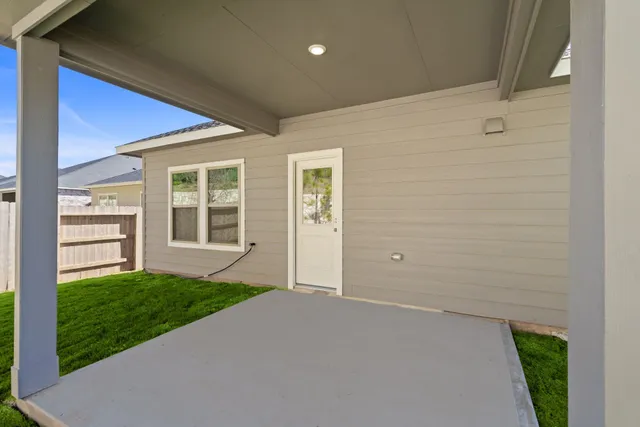 a view of a house with backyard and porch
