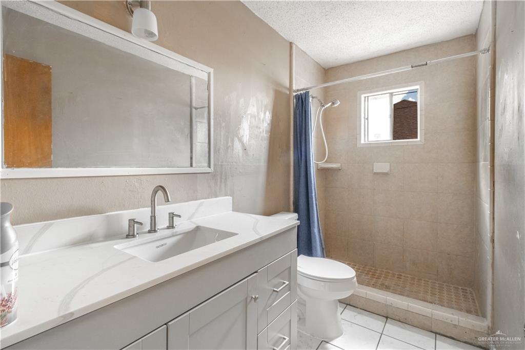 1802 Hunt Avenue Donna, TX 78537 - Photo 8 of 10 a bathroom with a sink a toilet and shower