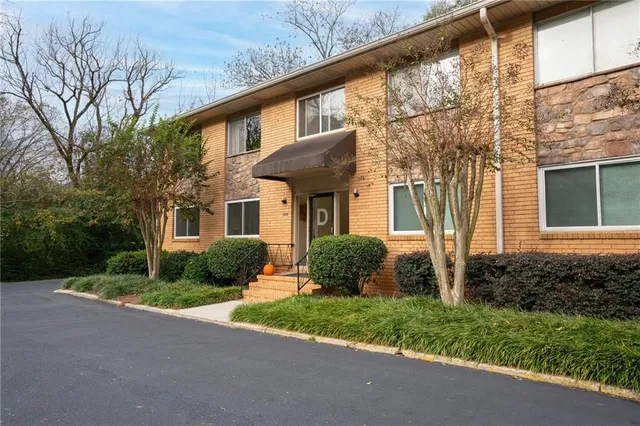 $1,700 | 100 Biscayne Drive Northwest, Unit D1, Atlanta, GA 30309
