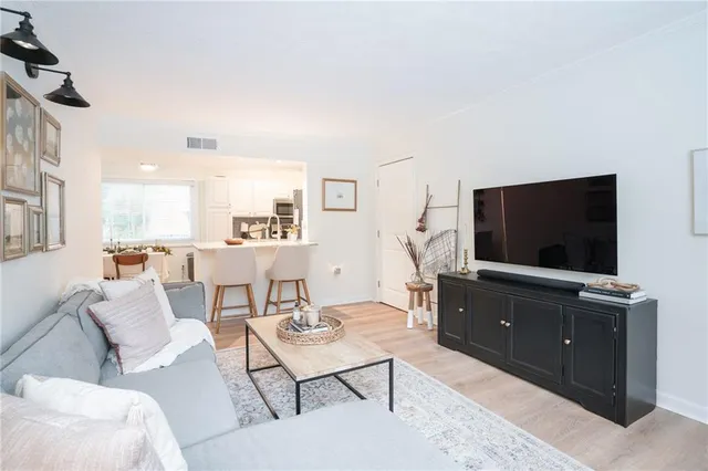 $1,700 | 100 Biscayne Drive Northwest, Unit D1, Atlanta, GA 30309