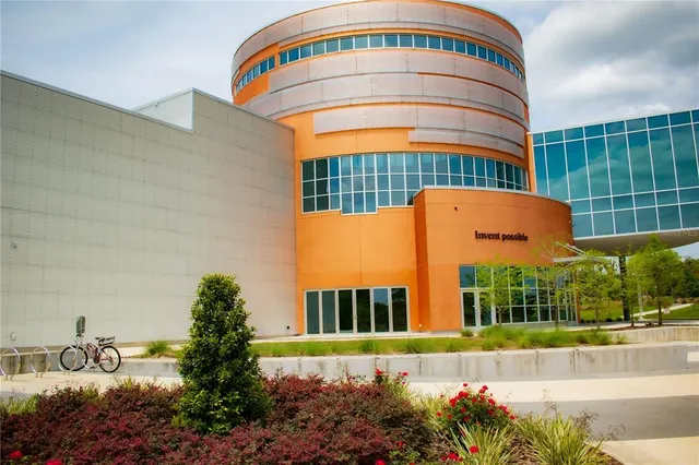 $2,600 | 211 Southeast 9 Street, Gainesville, FL 32601