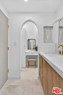 $1,189,000 | 1443 25th Street, Unit 2, Santa Monica, CA 90404