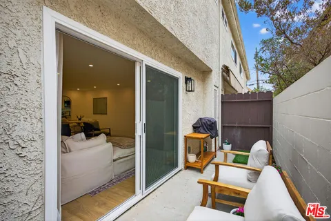$1,189,000 | 1443 25th Street, Unit 2, Santa Monica, CA 90404