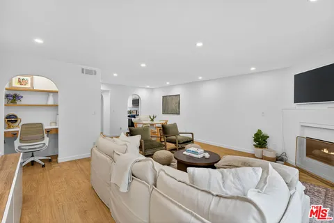 $1,189,000 | 1443 25th Street, Unit 2, Santa Monica, CA 90404