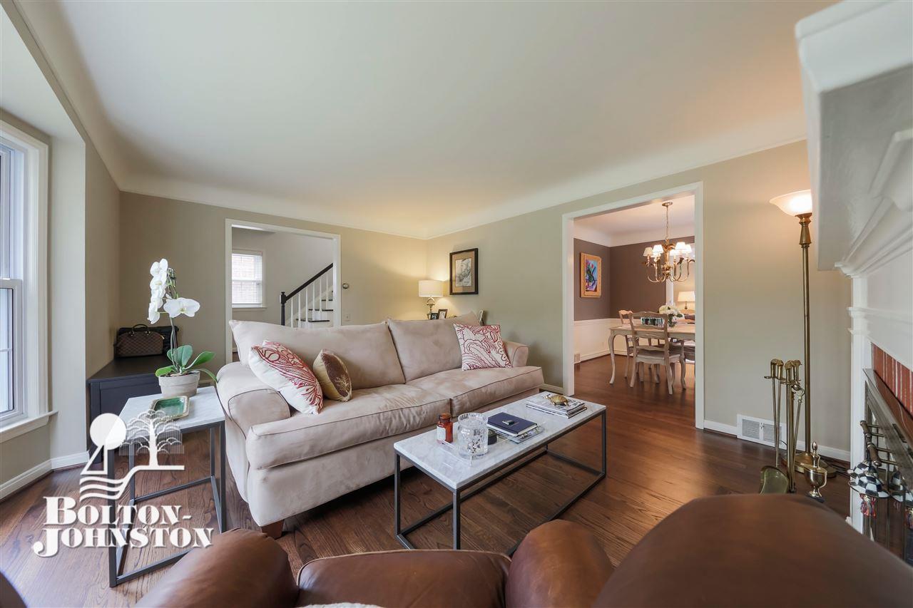447 Moran Road Grosse Pointe, MI 48236 - Photo 5 of 27 Elegant Living Room