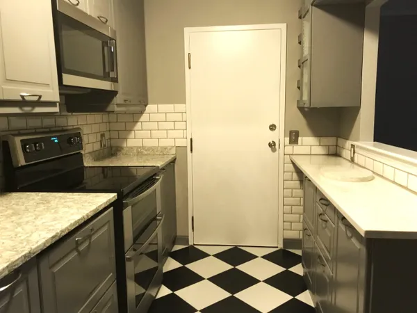 $1,800 | 13 Strawberry Bank Road, Unit 18, Nashua, NH 03062