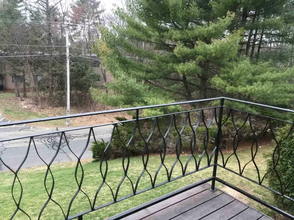 $1,800 | 13 Strawberry Bank Road, Unit 18, Nashua, NH 03062