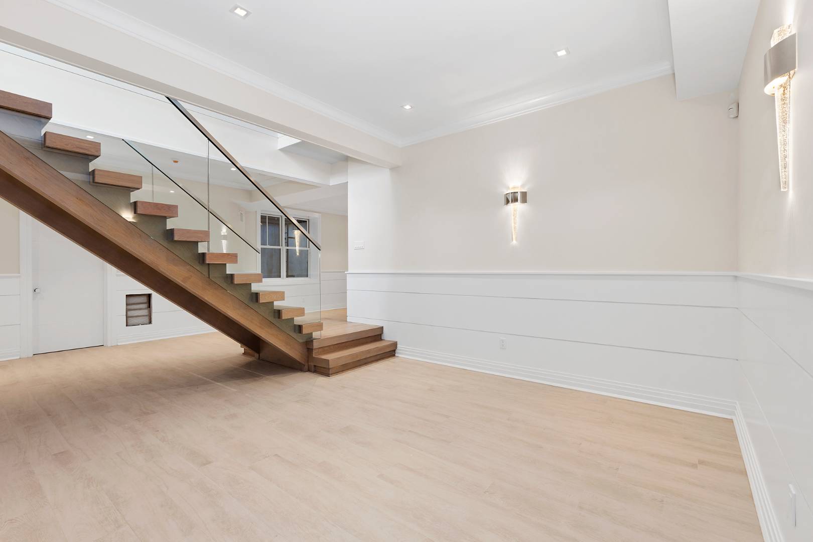 8 Shady Pth Bridgehampton, NY 11963 - Photo 25 of 30 a view of entryway