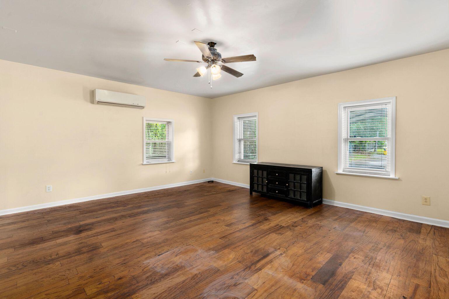 2126 State Road Summerville, SC 29486 - Photo 10 of 22 Family room