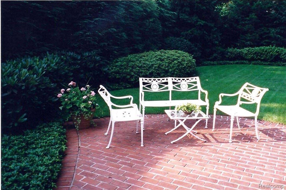 83 Vendome Road Grosse Pointe, MI 48236 - Photo 18 of 18 Patio Seating Area