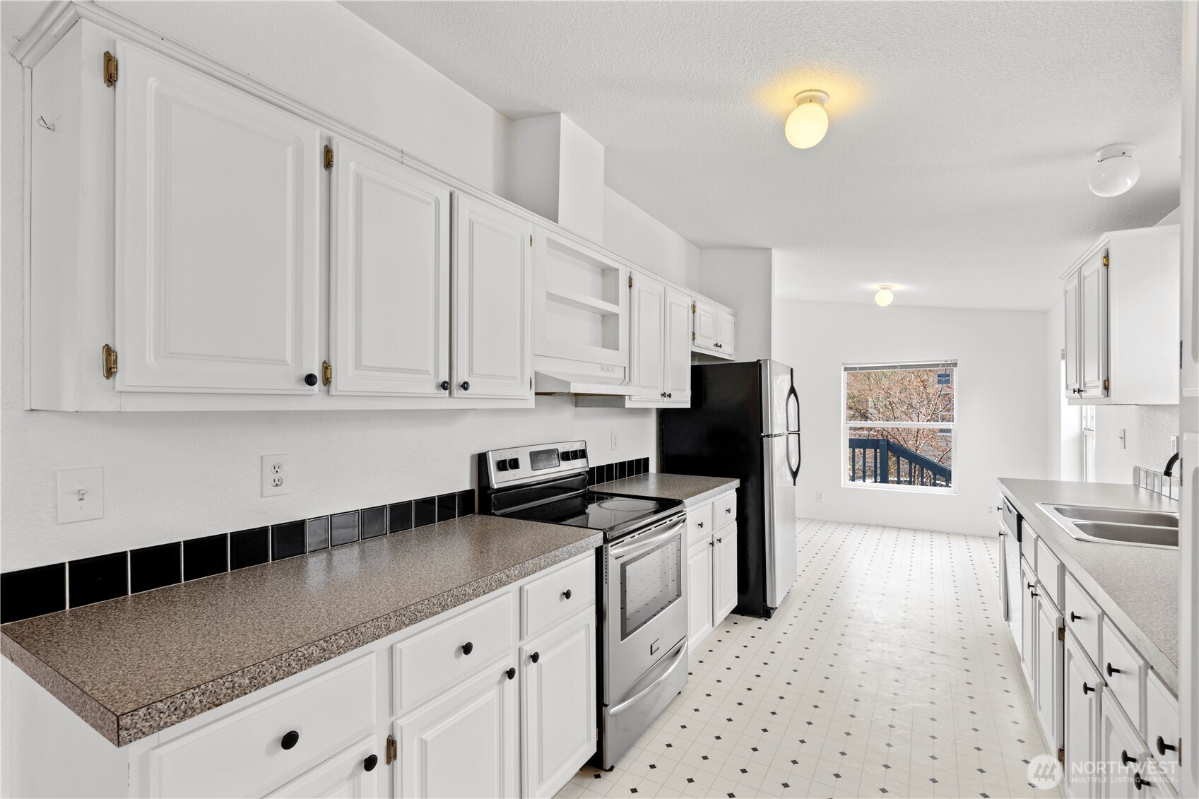 11100 4th Avenue West, Unit 22 Everett, WA 98204 - Photo 14 of 29