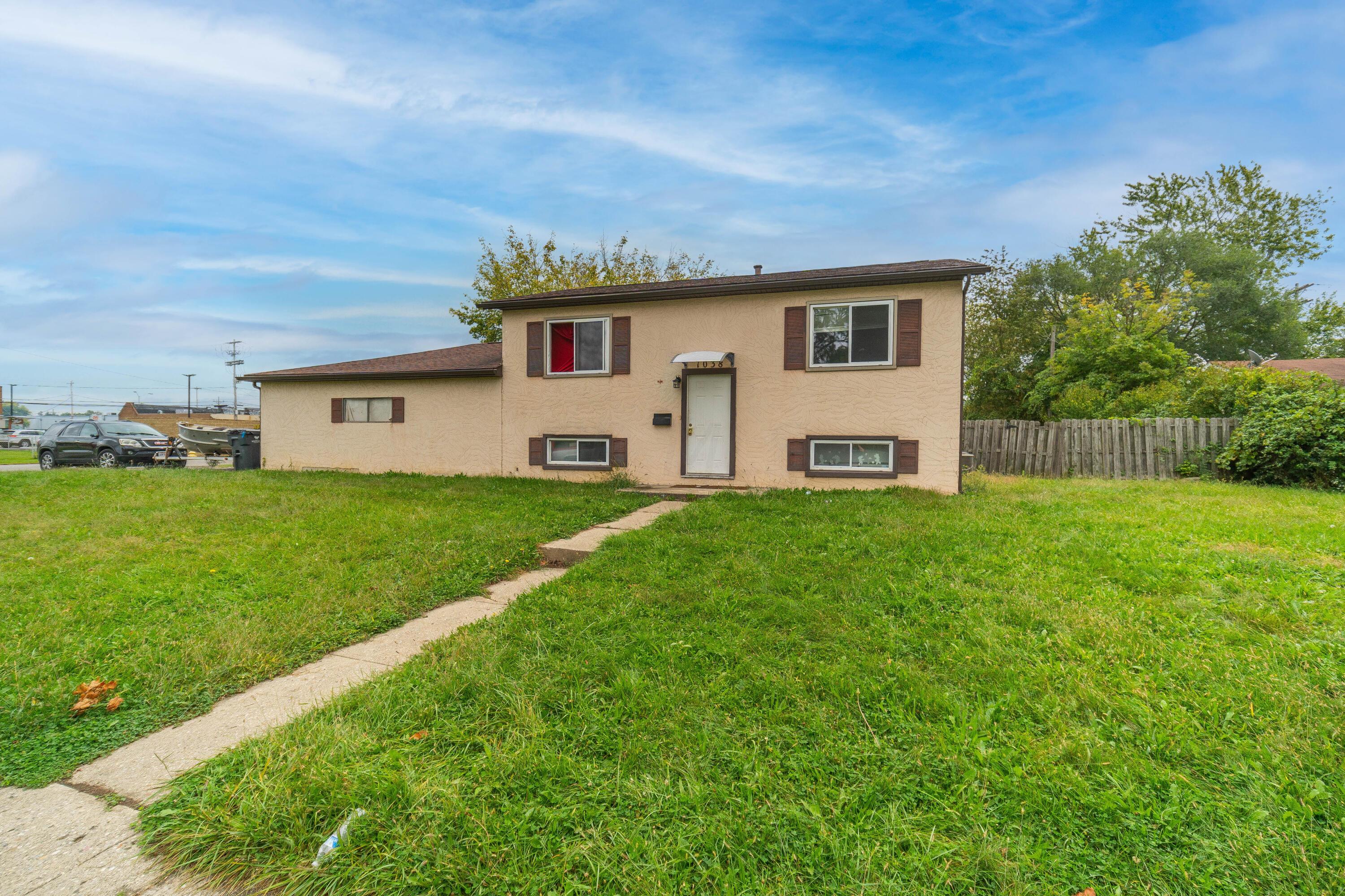 1038 Ross Road Columbus, OH 43227 - Photo 3 of 14