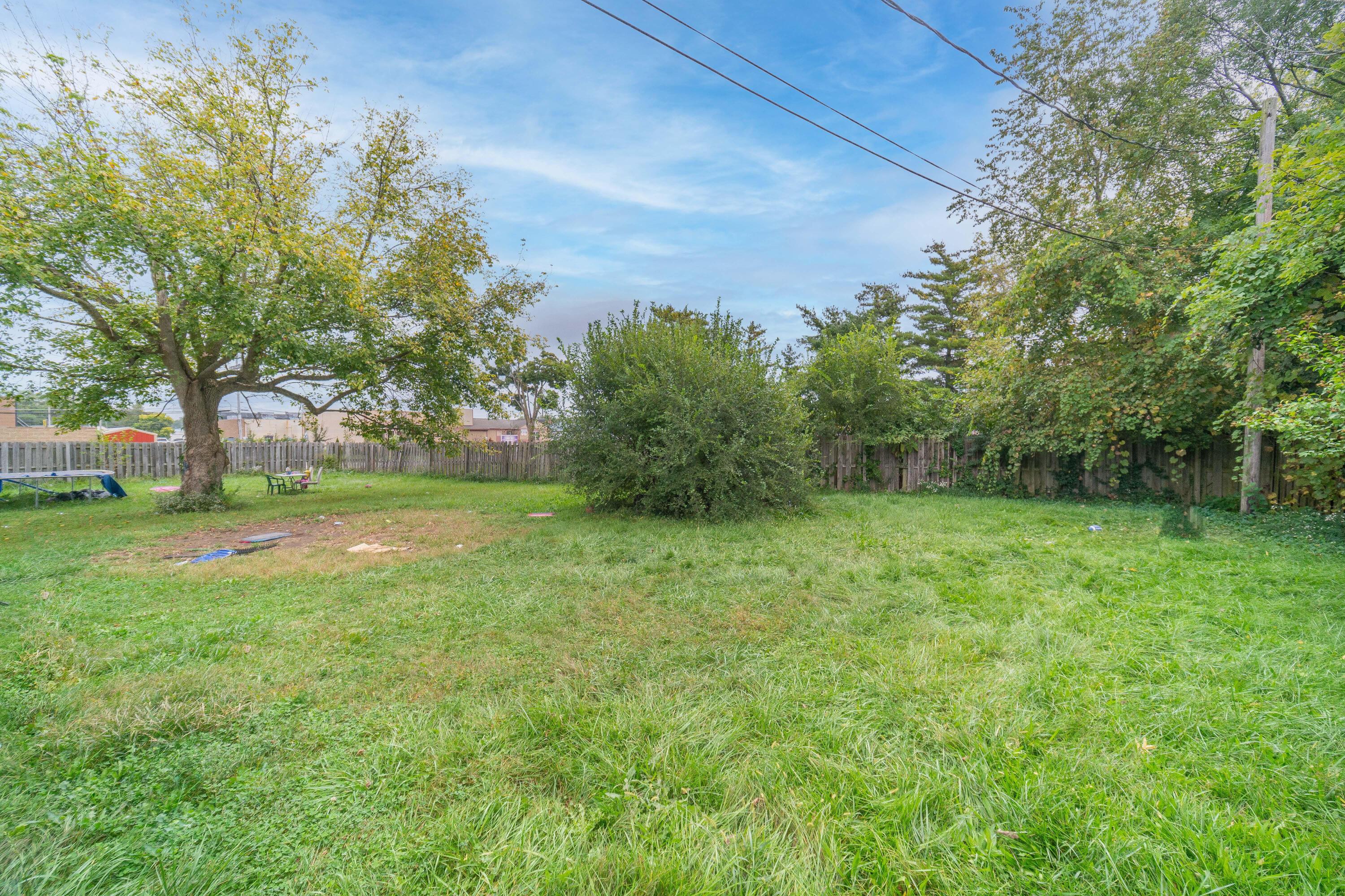 1038 Ross Road Columbus, OH 43227 - Photo 9 of 14