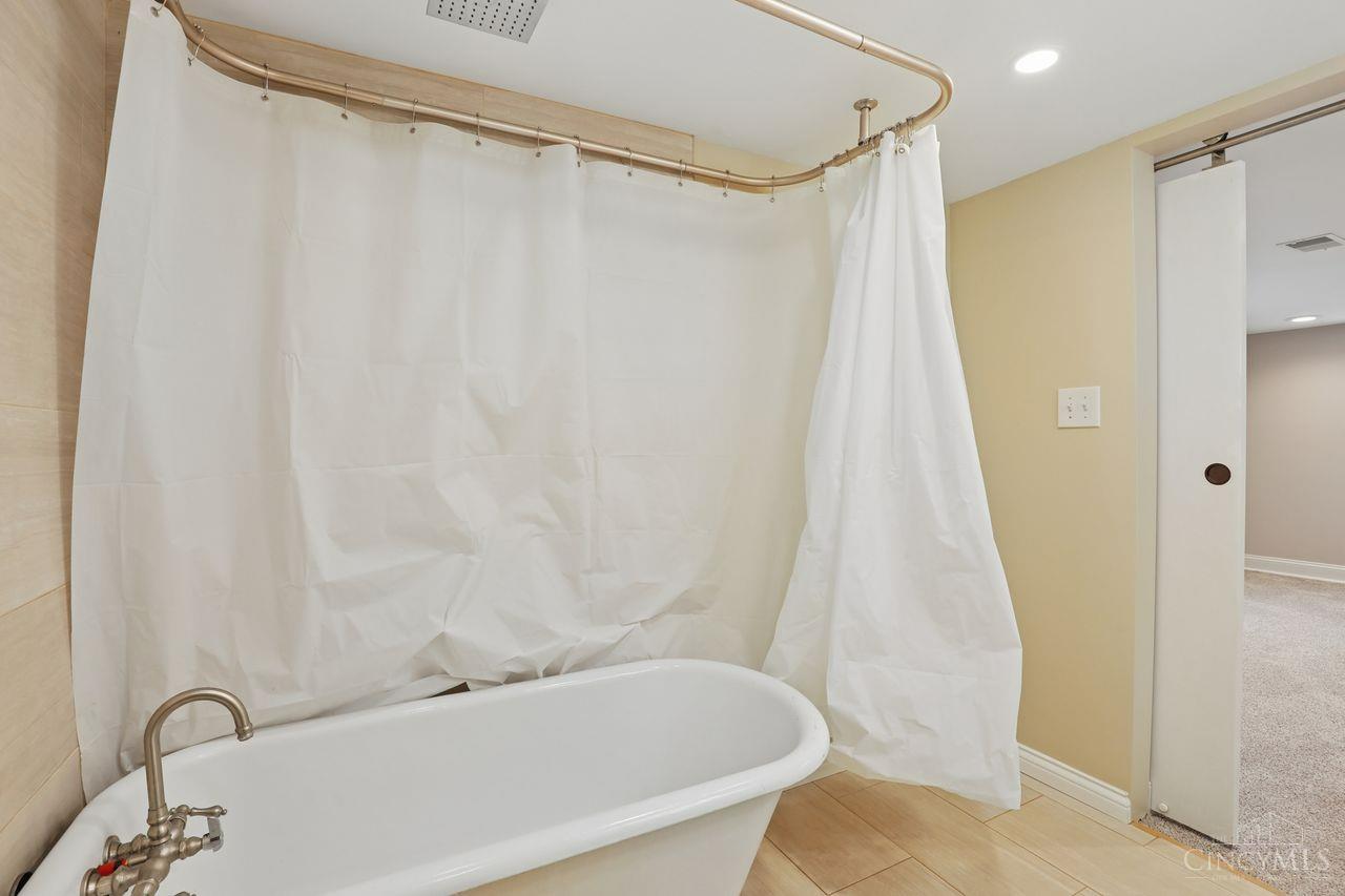 6015 Eleanor Street Cincinnati, OH 45227 - Photo 23 of 36
