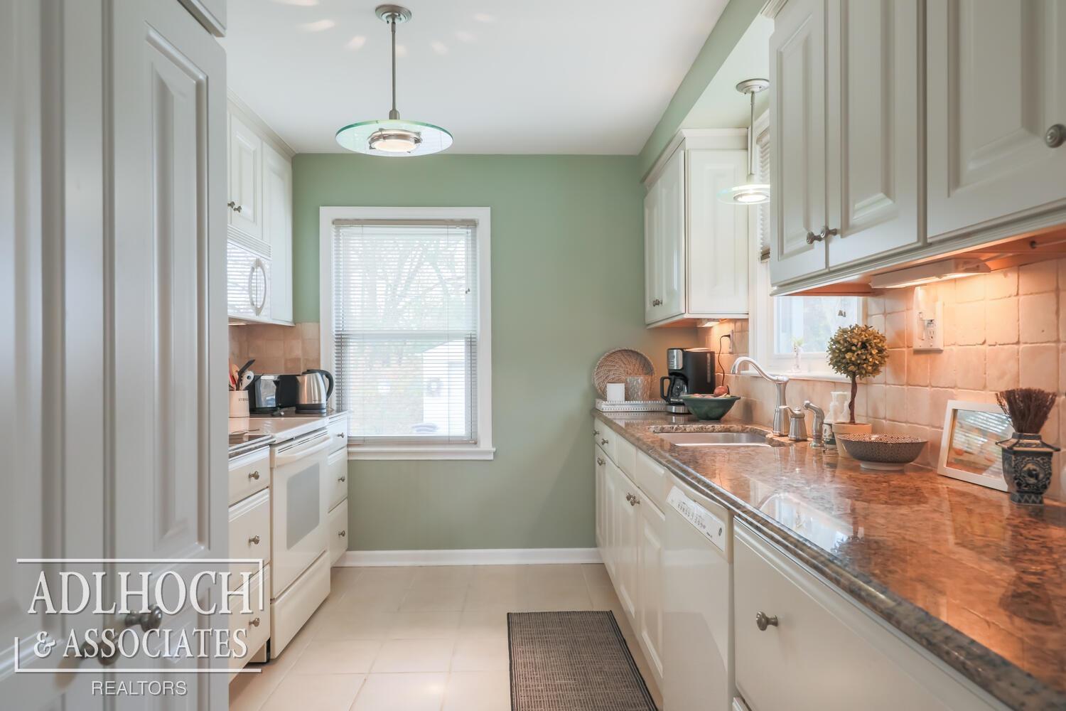 623 Barrington Road Grosse Pointe, MI 48230 - Photo 12 of 18 50095957-11.JPG
