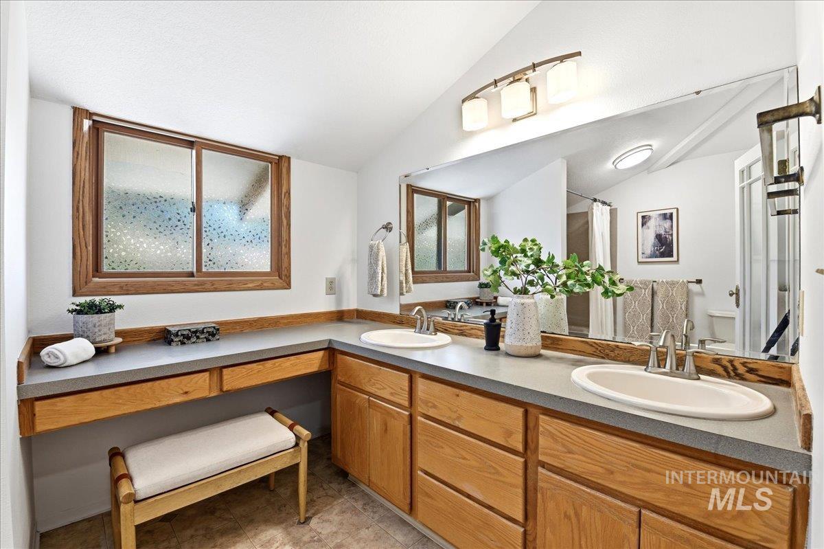 1894 South Stone Ridge Way Boise, ID 83712 - Photo 18 of 32