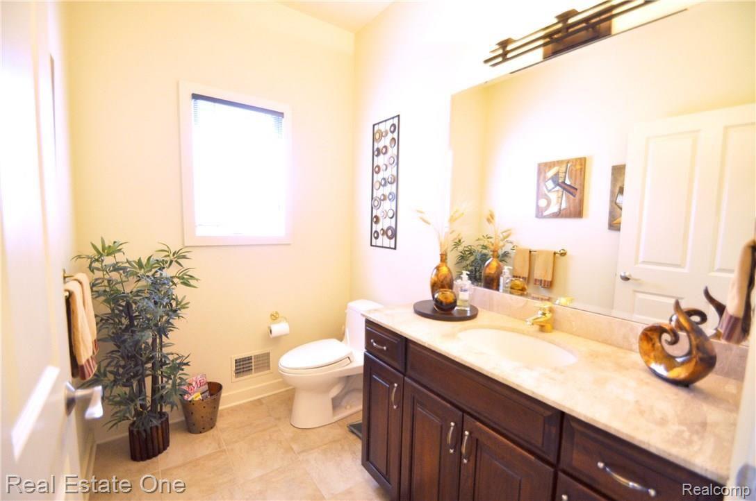 1825 Silver Bell Road Rochester, MI 48306 - Photo 33 of 61 40.JPG