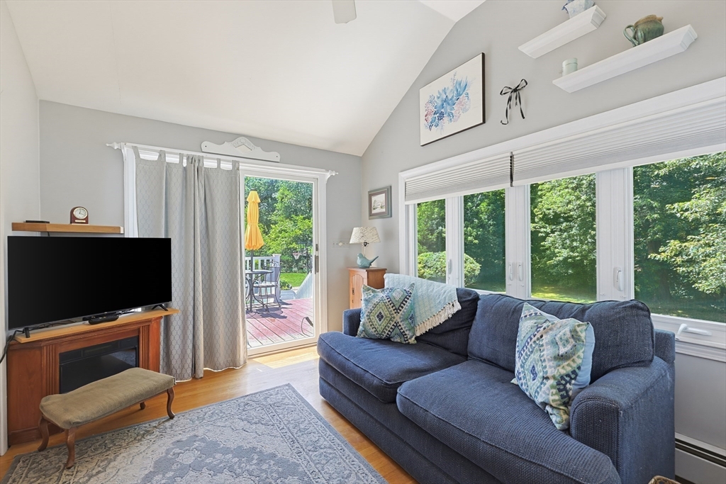 11 Bright Street Waltham, MA 02453 - Photo 16 of 34