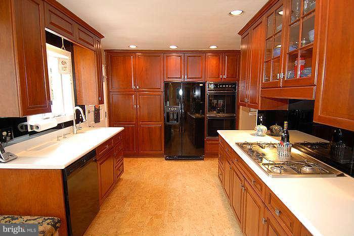 19413 Frederick Road Germantown, MD 20876 - Photo 3 of 30 Kitchen
