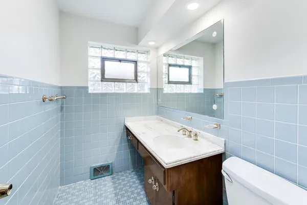 $3,000 | 8840 Keeler Avenue, Skokie, IL 60076