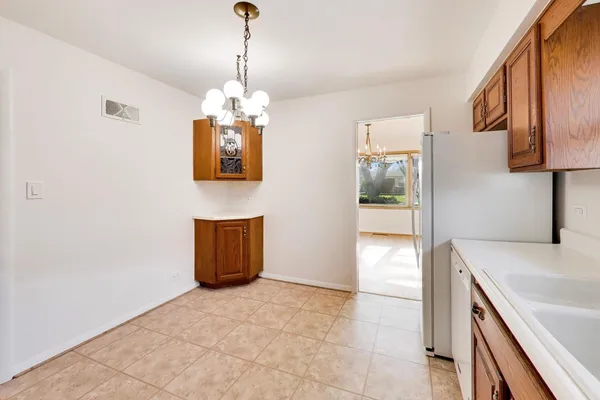 $3,000 | 8840 Keeler Avenue, Skokie, IL 60076