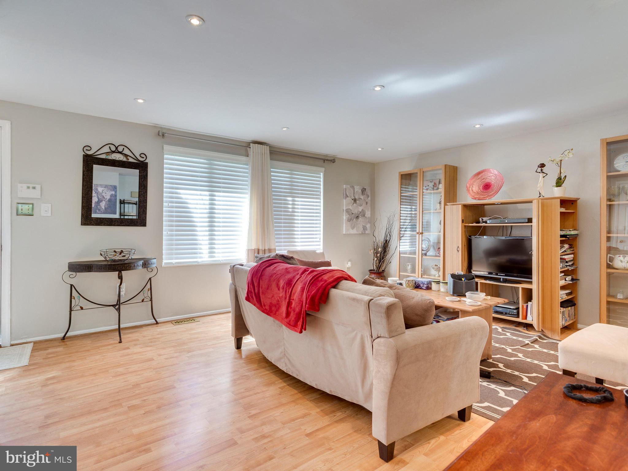 12708 Lunan Road Clinton, MD 20735 - Photo 5 of 24 Living Room