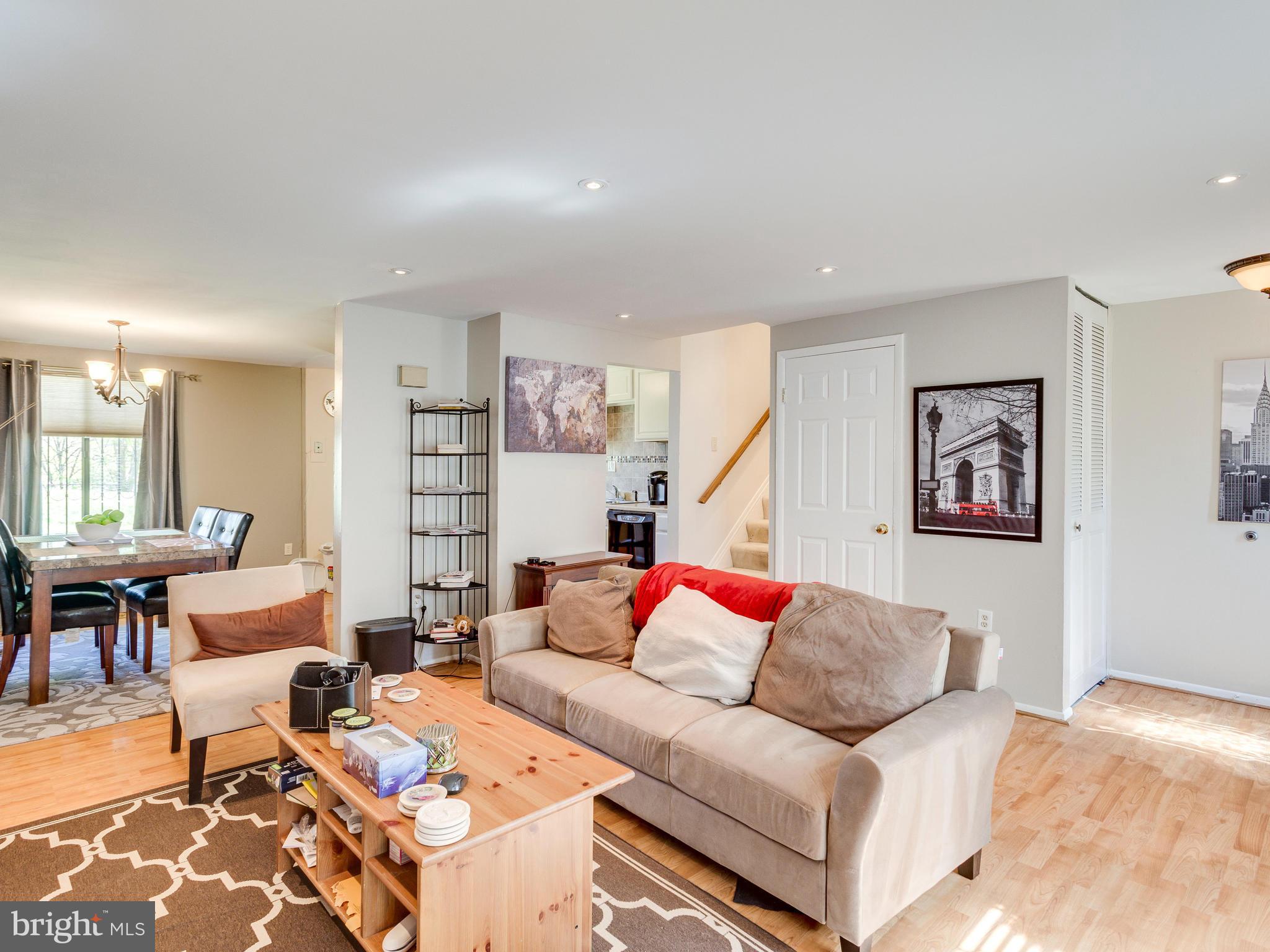 12708 Lunan Road Clinton, MD 20735 - Photo 6 of 24 Living Room