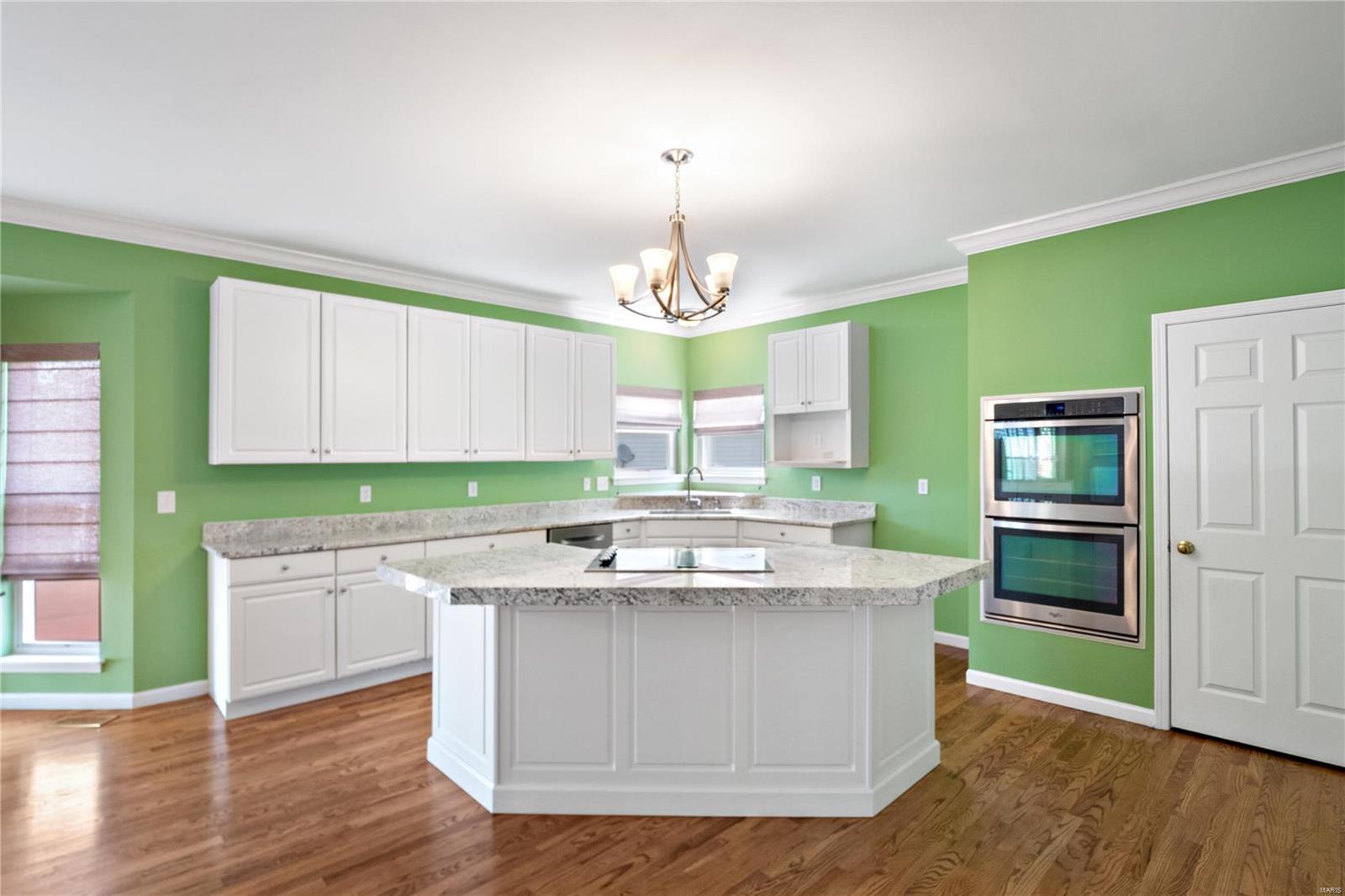 817 Castle Forest Court Ballwin, MO 63021 - Photo 12 of 45