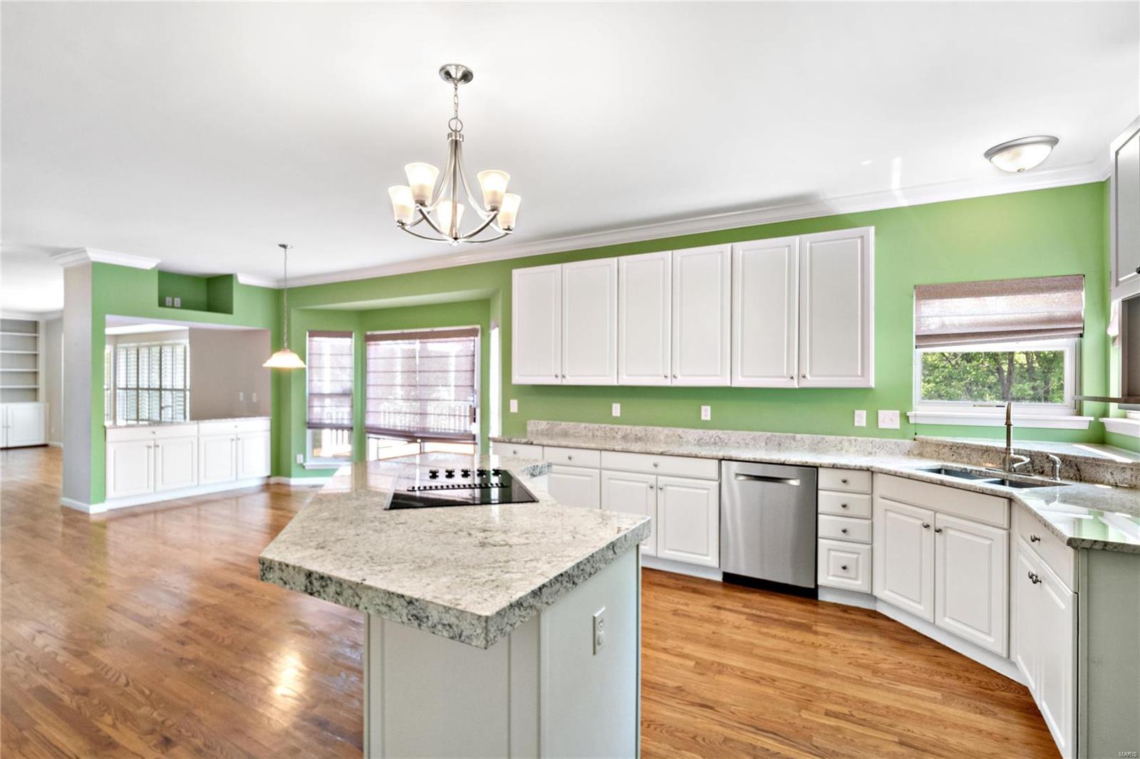 817 Castle Forest Court Ballwin, MO 63021 - Photo 13 of 45