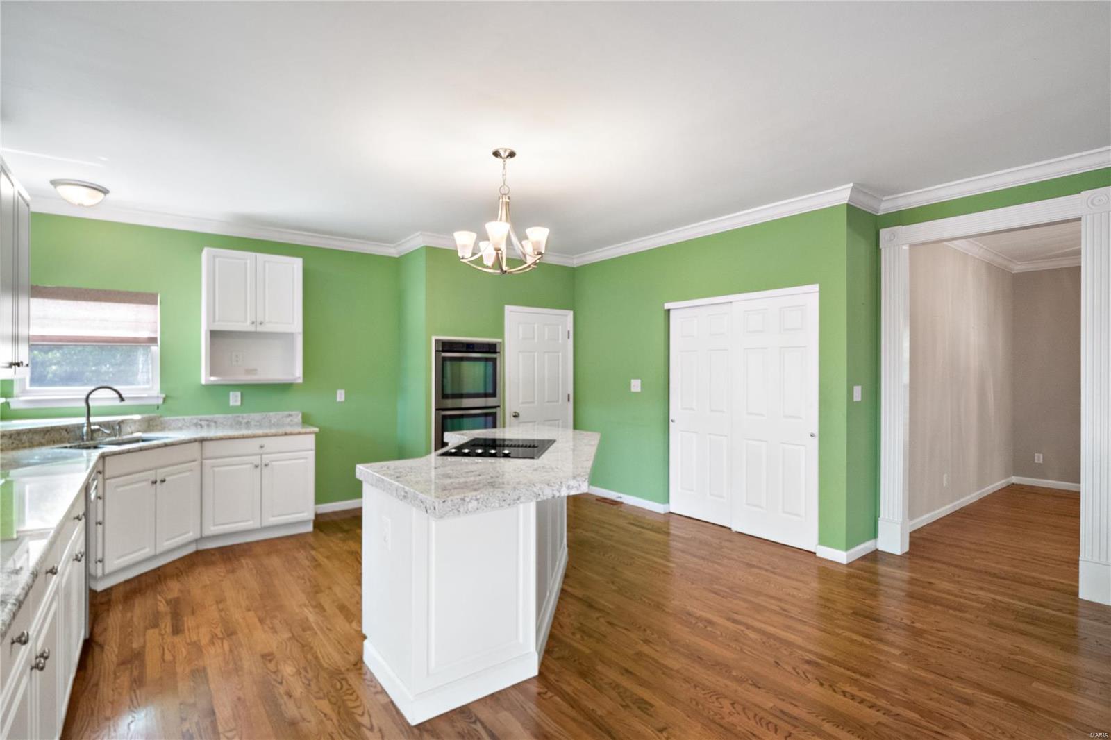 817 Castle Forest Court Ballwin, MO 63021 - Photo 15 of 45