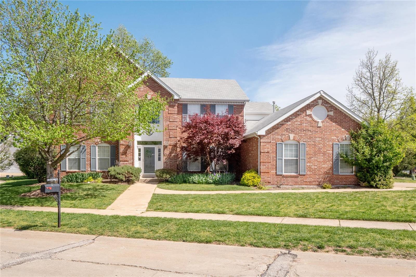 817 Castle Forest Court Ballwin, MO 63021 - Photo 2 of 45