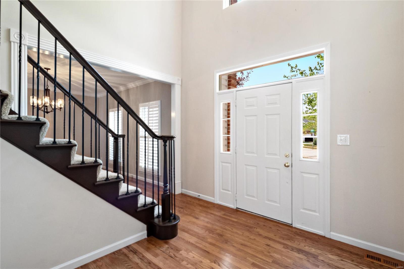 817 Castle Forest Court Ballwin, MO 63021 - Photo 3 of 45