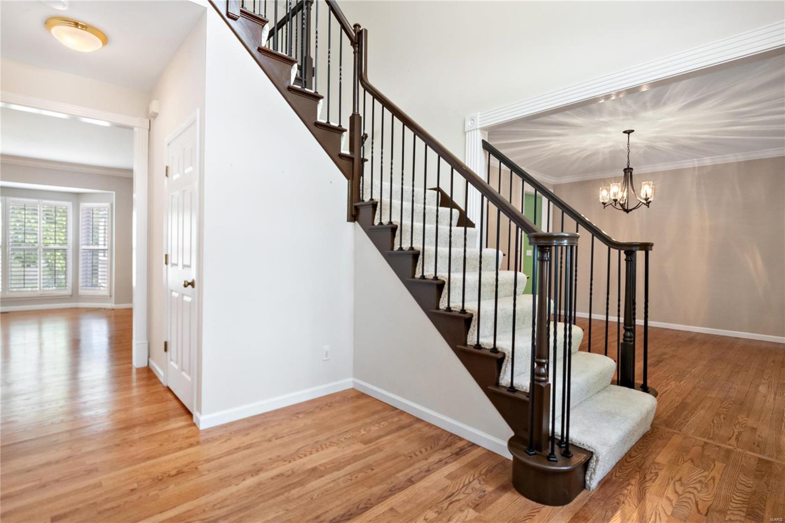 817 Castle Forest Court Ballwin, MO 63021 - Photo 4 of 45