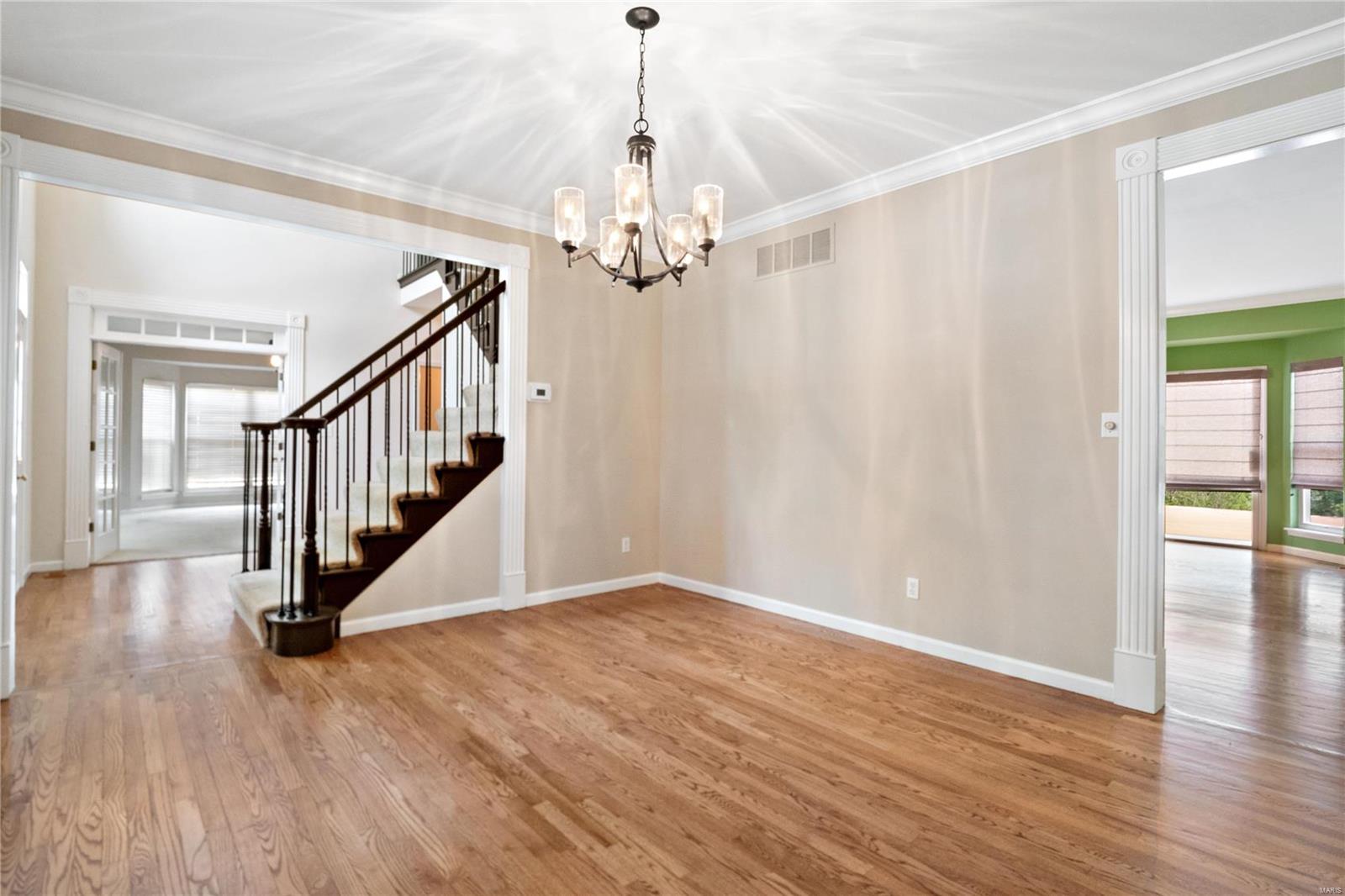 817 Castle Forest Court Ballwin, MO 63021 - Photo 8 of 45