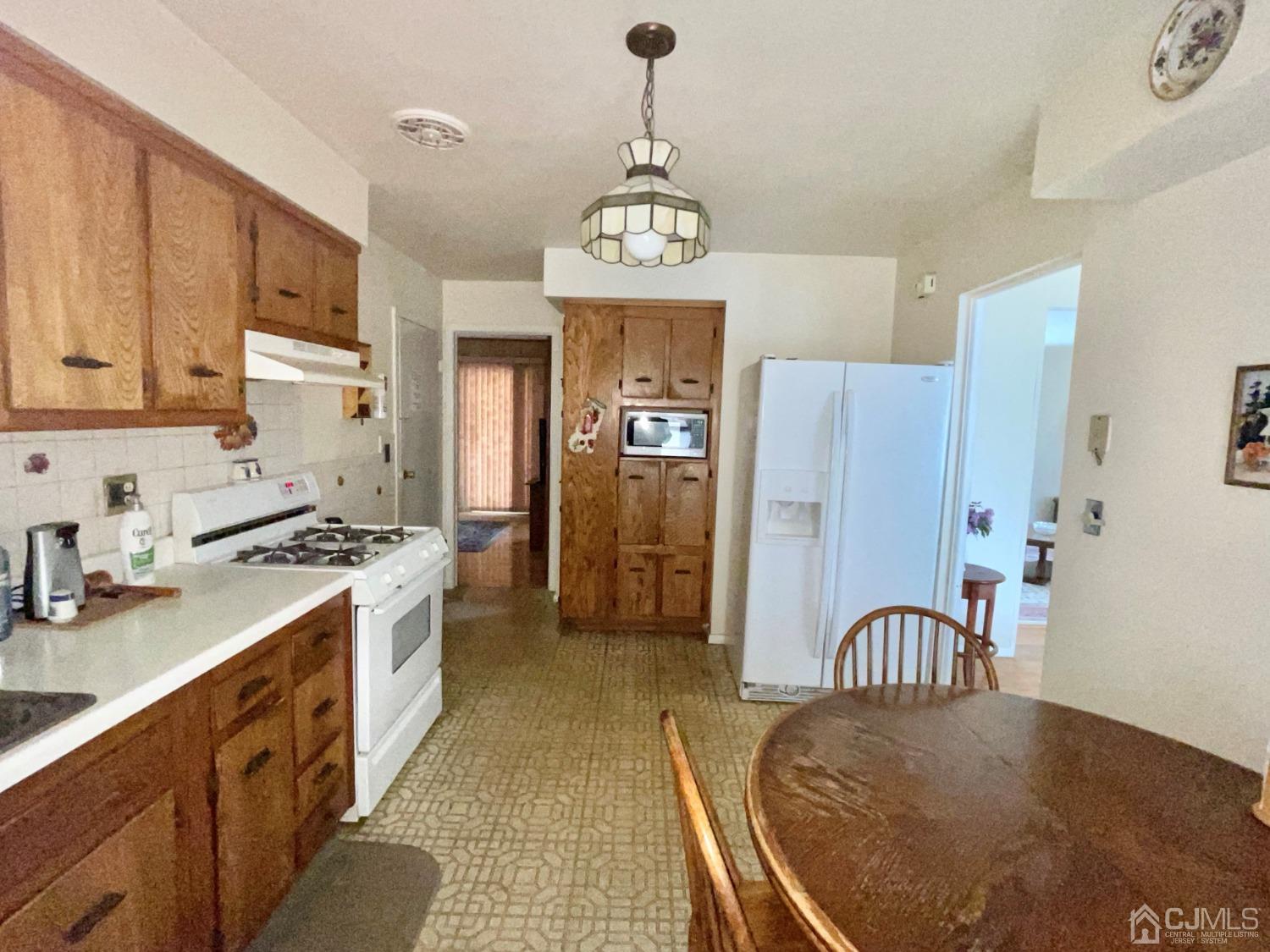 255 Colfax Road North Brunswick, NJ 08902 - Photo 10 of 11 Eat- in Kitchen
