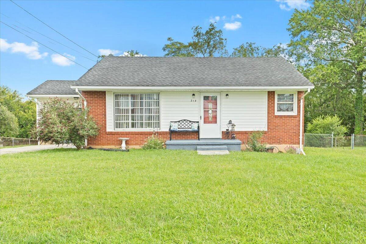 218 Post Road Roanoke, VA 24019 - Photo 3 of 24 a backyard of a house with table and chairs
