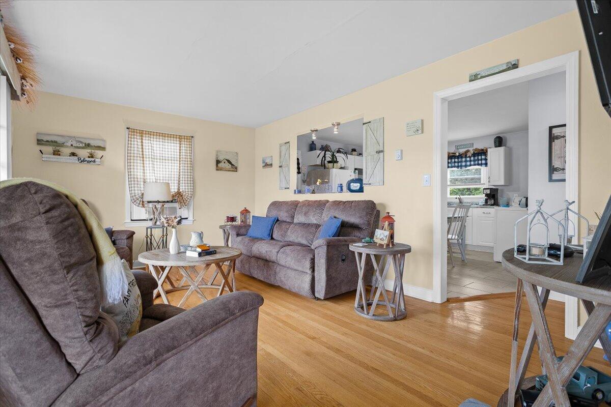 218 Post Road Roanoke, VA 24019 - Photo 5 of 24 a living room with furniture and wooden floor