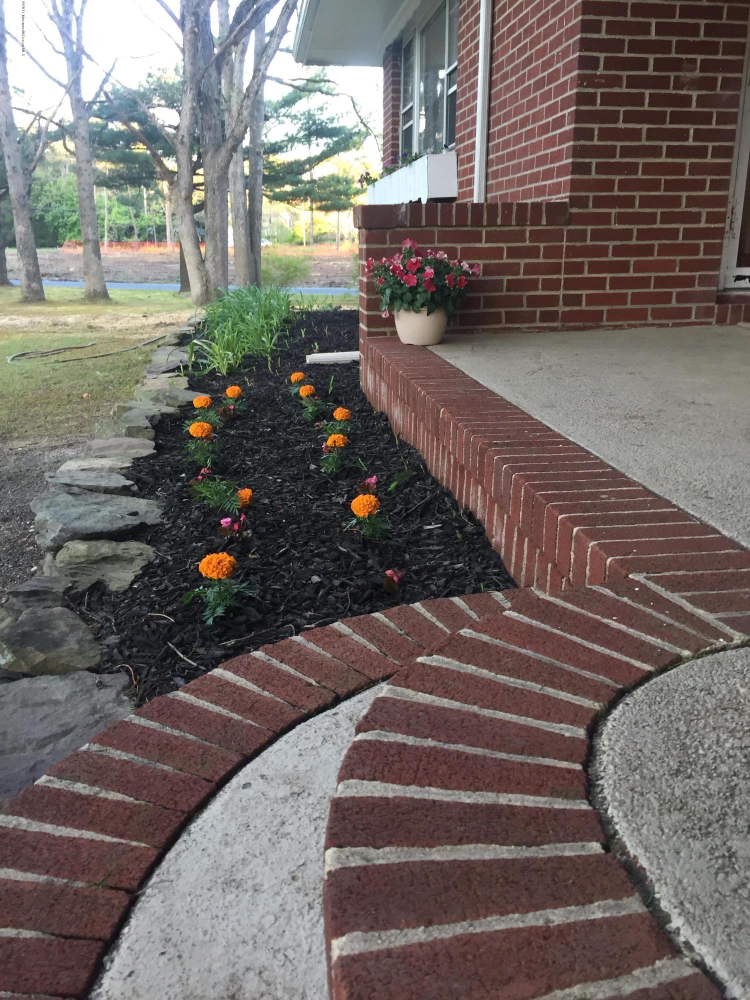 756 Gail Chambers Road Jackson, NJ 08527 - Photo 5 of 27 image