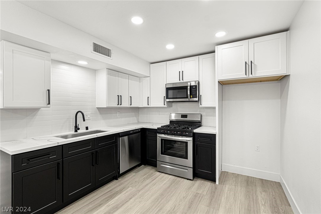 8149 Bridle Path Way Las Vegas, NV 89145 - Photo 4 of 29
