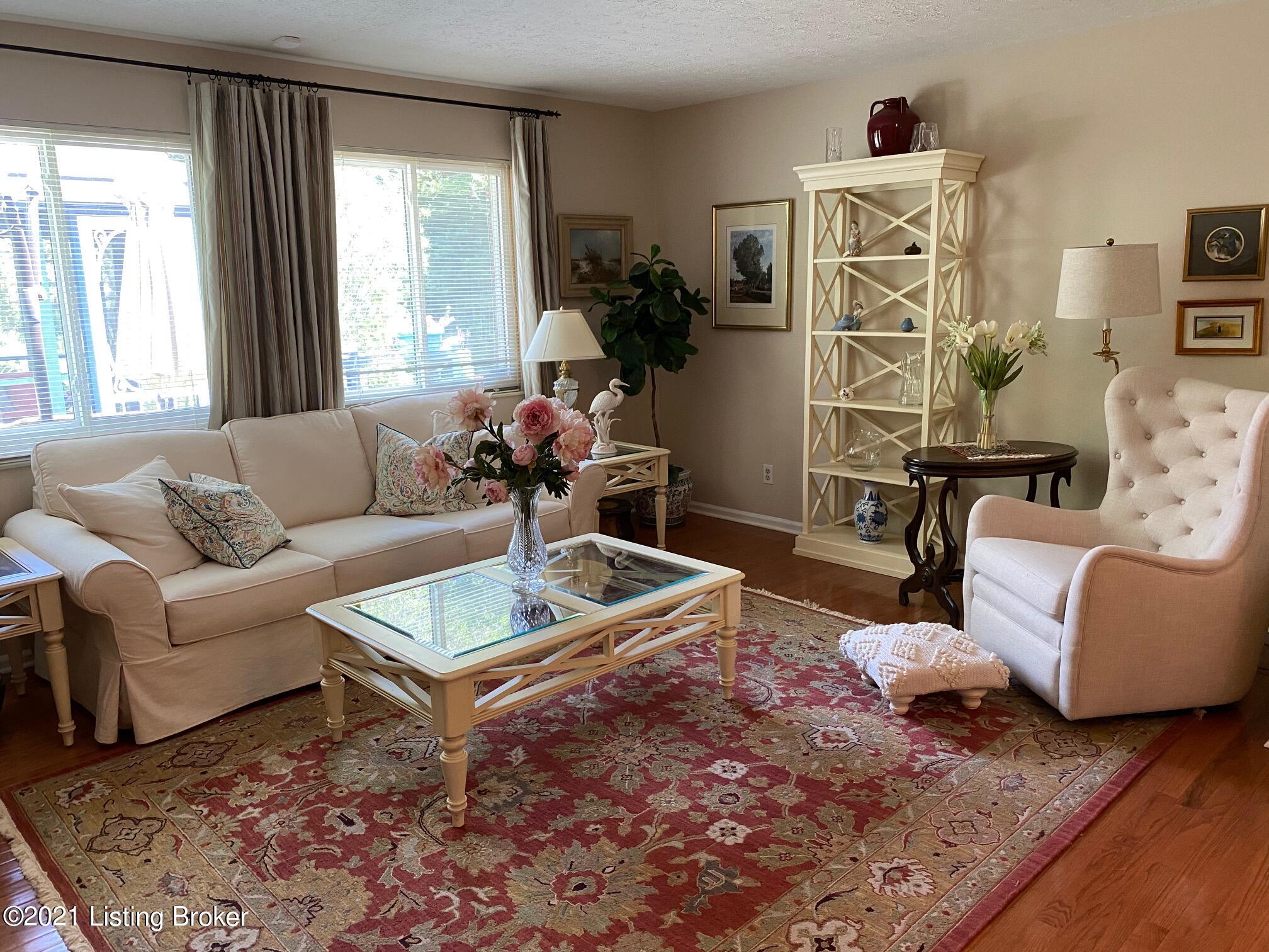 5703 Stone Bluff Road Louisville, KY 40291 - Photo 6 of 33 Living Room