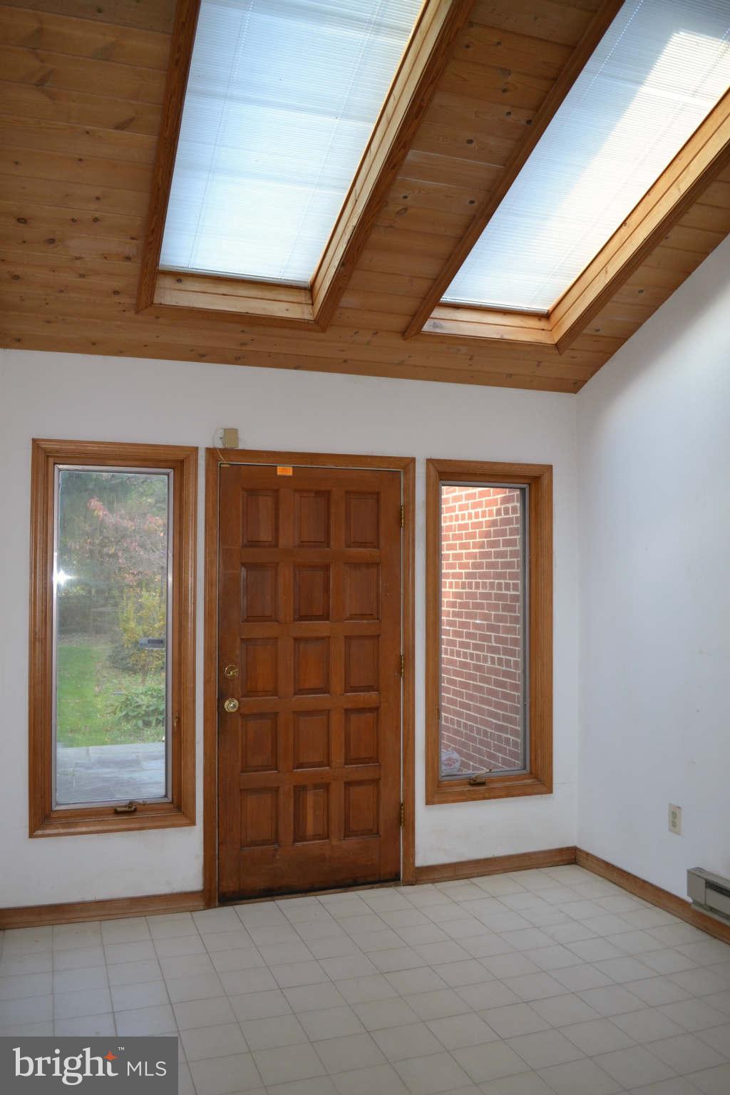 900 Notley Road Silver Spring, MD 20904 - Photo 3 of 29 Side entry foyer