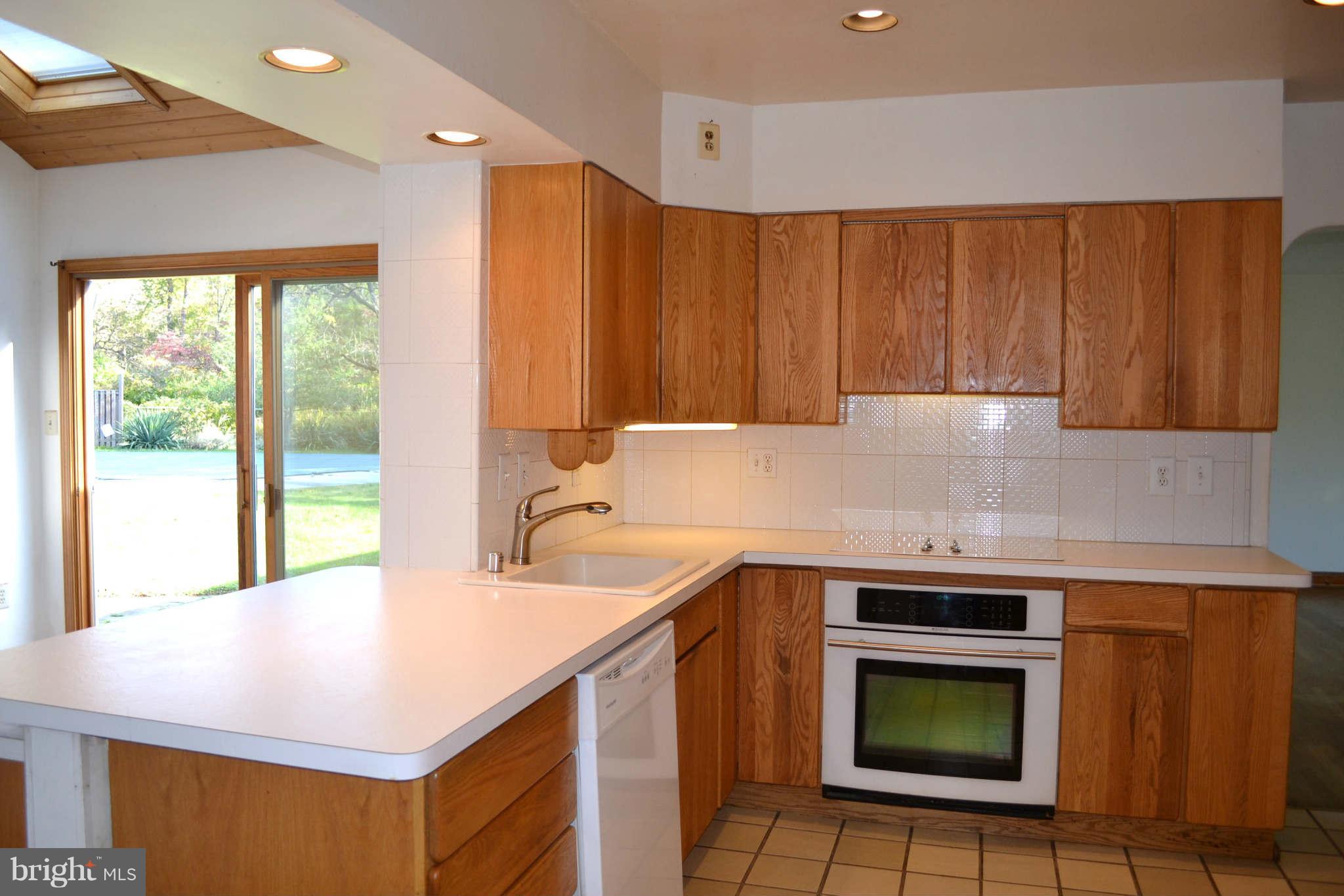 900 Notley Road Silver Spring, MD 20904 - Photo 8 of 29 Kitchen open to eating area