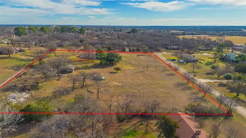 $480,000 | 310 Oakhill Drive, Keene, TX 76059