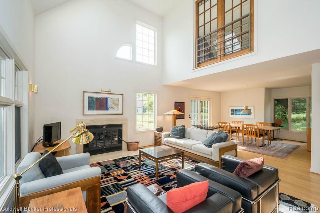2963 Warren Road Ann Arbor, MI 48105 - Photo 10 of 57 MLS10_GreatRoom2.jpg