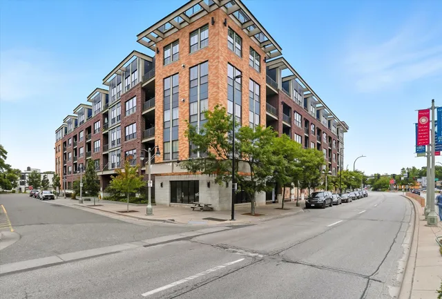 $275,000 | 4525 Park Commons Drive, Unit 520, St. Louis Park, MN 55416