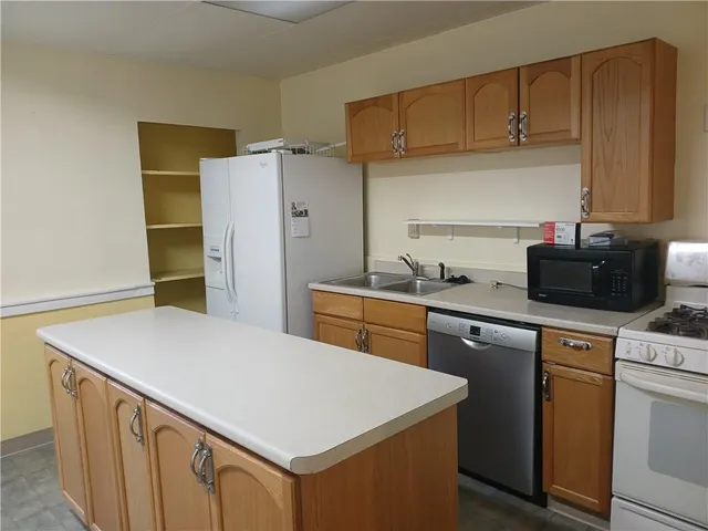 an empty room that has a mirror