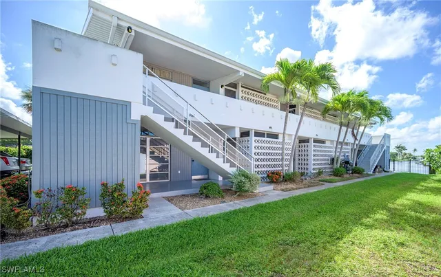 $199,000 | 330 Tudor Drive, Unit 102, Cape Coral, FL 33904