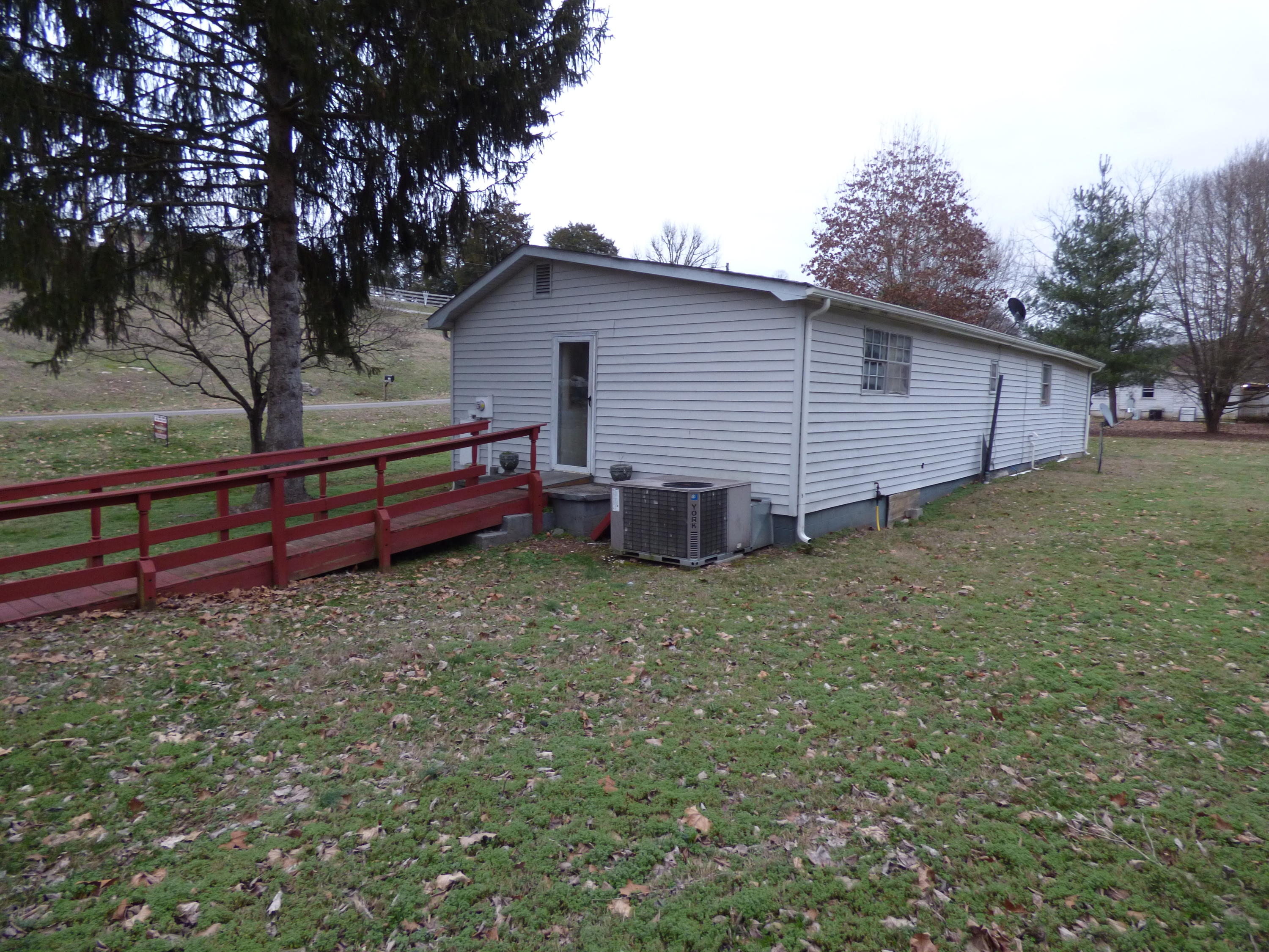 1837 Fielden Store Road New Market, TN 37820 - Photo 5 of 26 P1180080